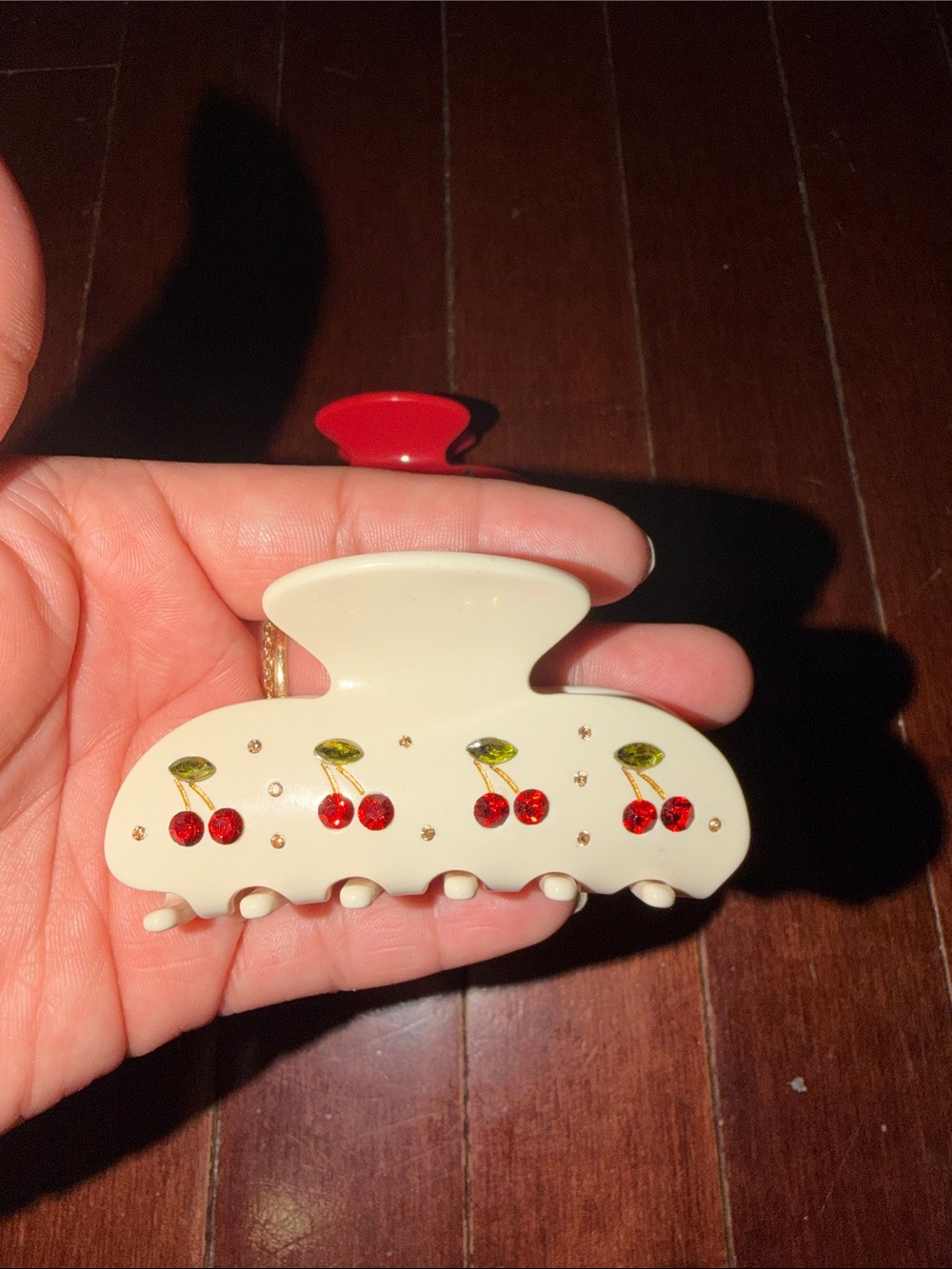 Emi Jay bundle of Red and Cream Hair Claw Clips - Picture 3 of 7